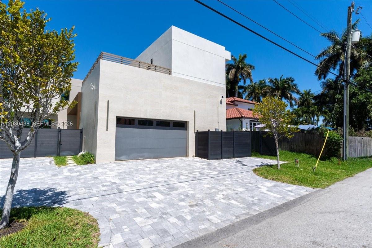 HOLLYWOOD LAKES SECTION 1 - Residential