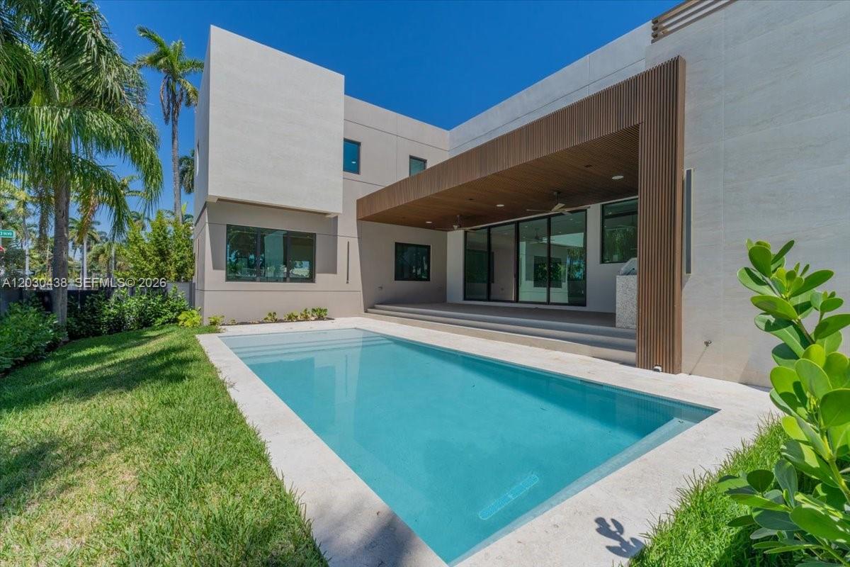 HOLLYWOOD LAKES SECTION 1 - Residential