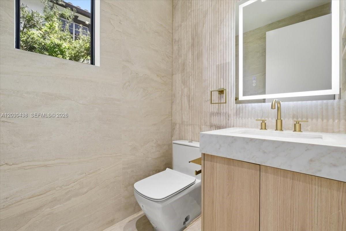 HOLLYWOOD LAKES SECTION 1 - Residential
