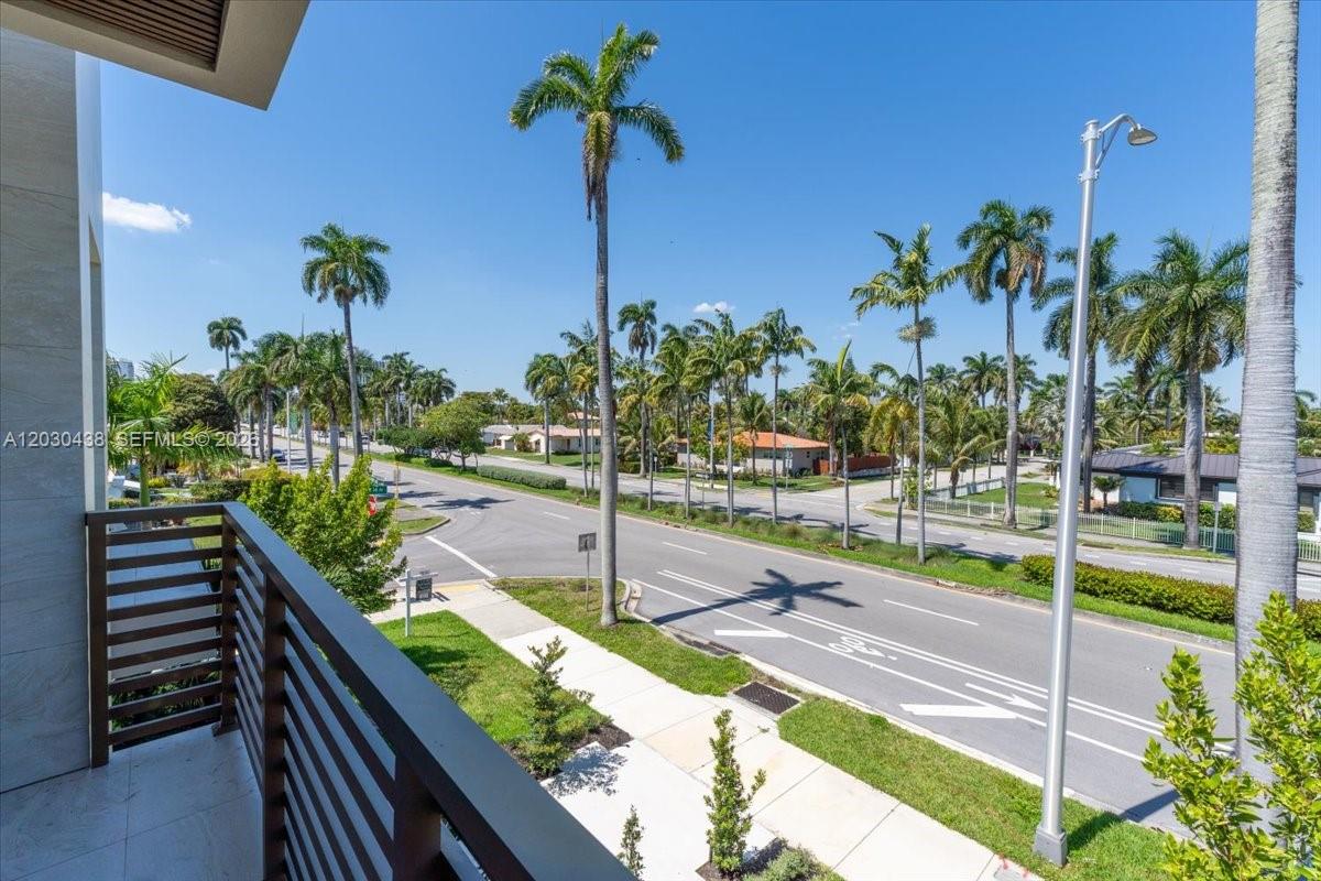 HOLLYWOOD LAKES SECTION 1 - Residential