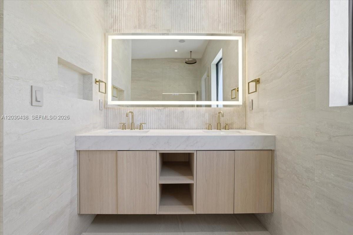 HOLLYWOOD LAKES SECTION 1 - Residential