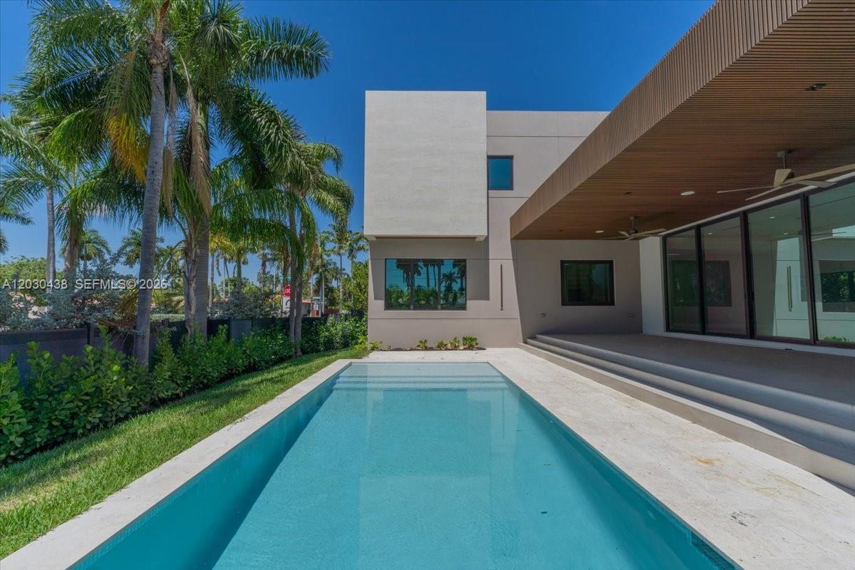 HOLLYWOOD LAKES SECTION 1 - Residential