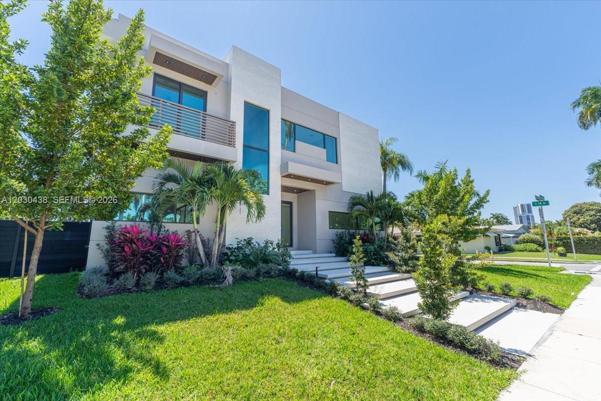 HOLLYWOOD LAKES SECTION 1 - Residential