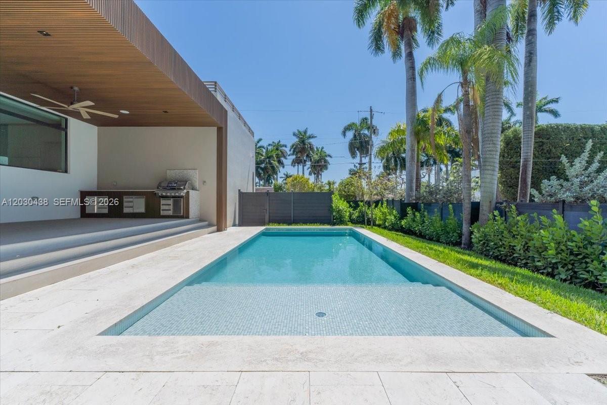 HOLLYWOOD LAKES SECTION 1 - Residential