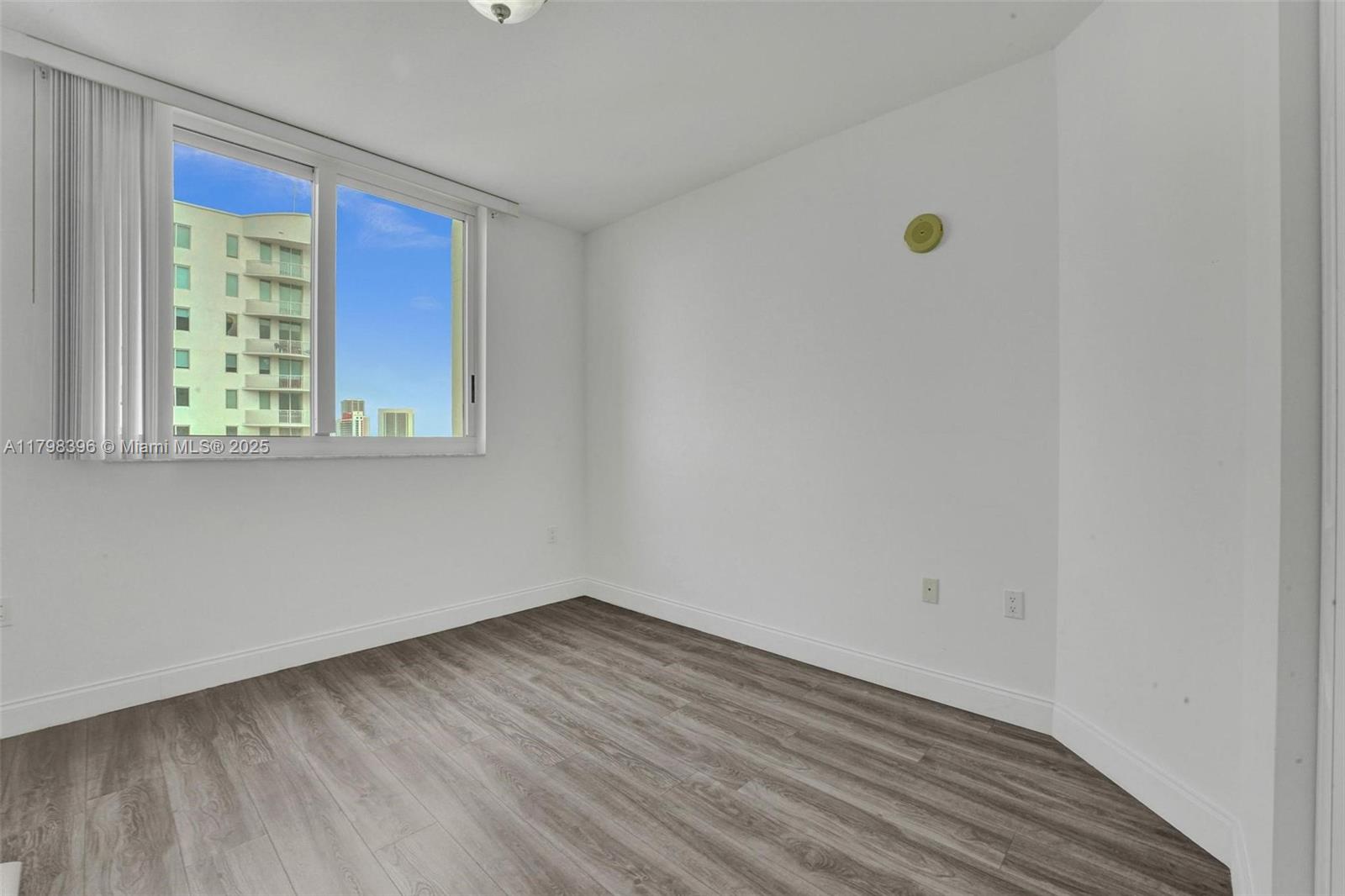 DUO CONDOMINIUM WEST - Residential