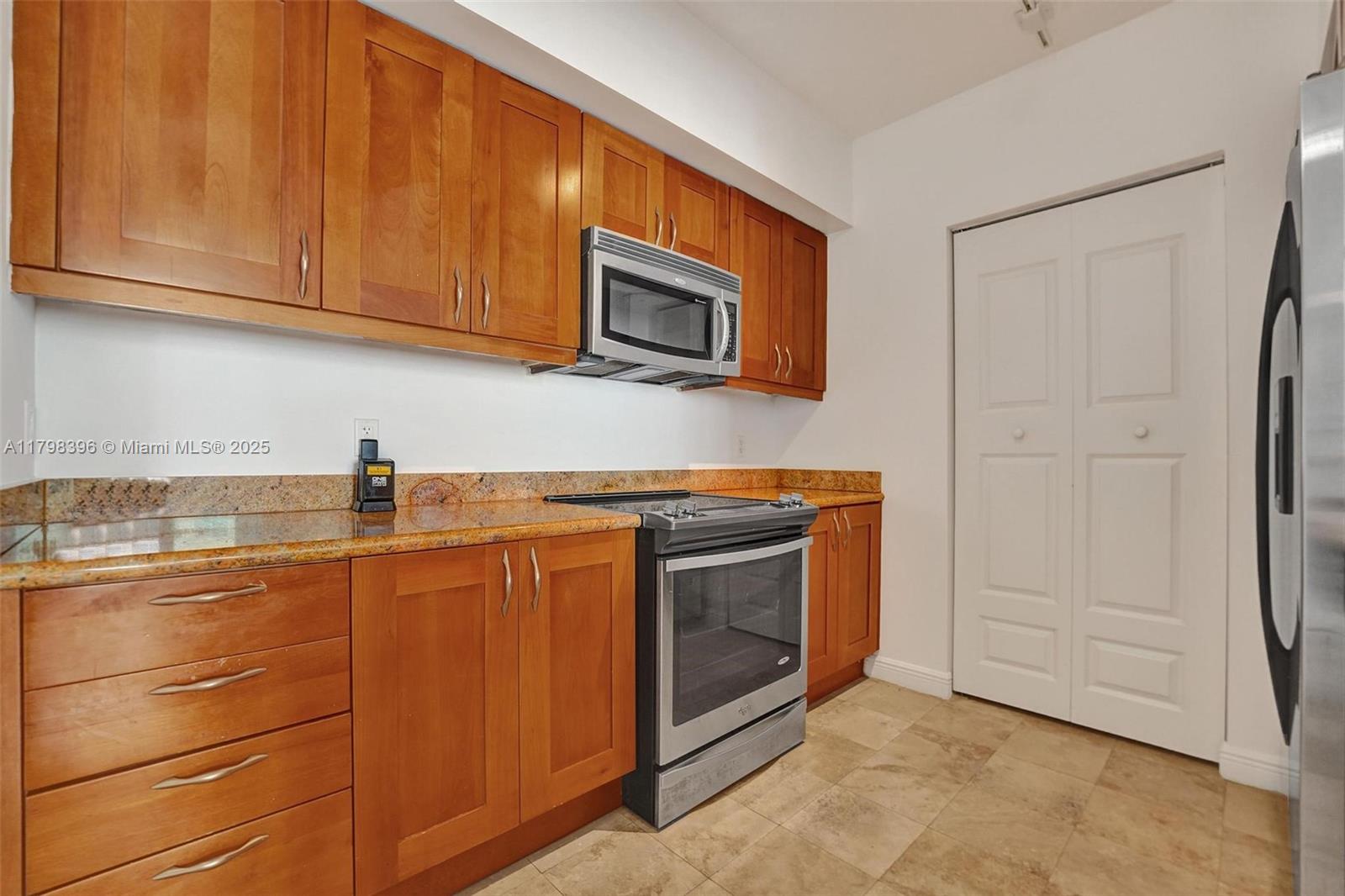 DUO CONDOMINIUM WEST - Residential