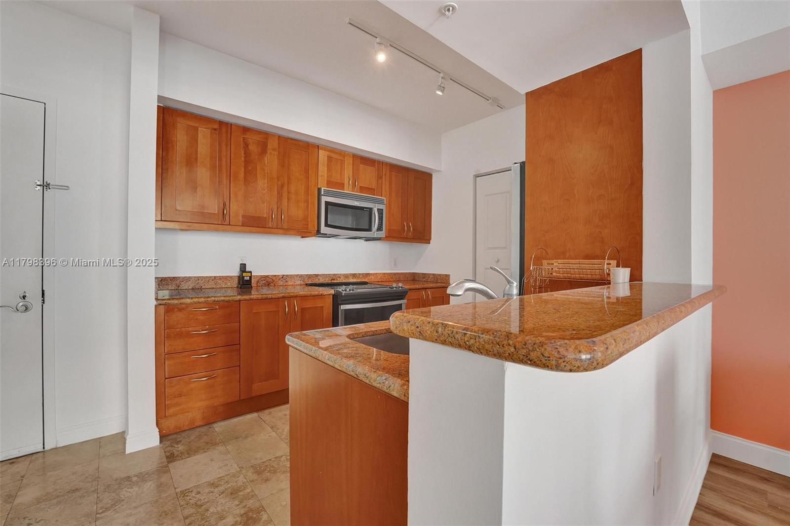 DUO CONDOMINIUM WEST - Residential