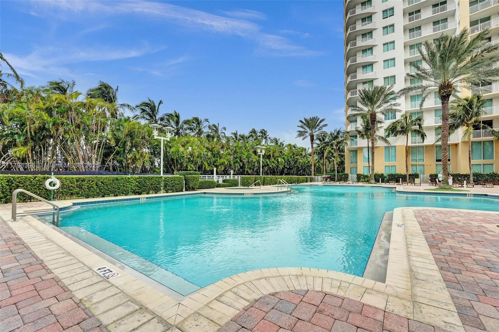 DUO CONDOMINIUM WEST - Residential