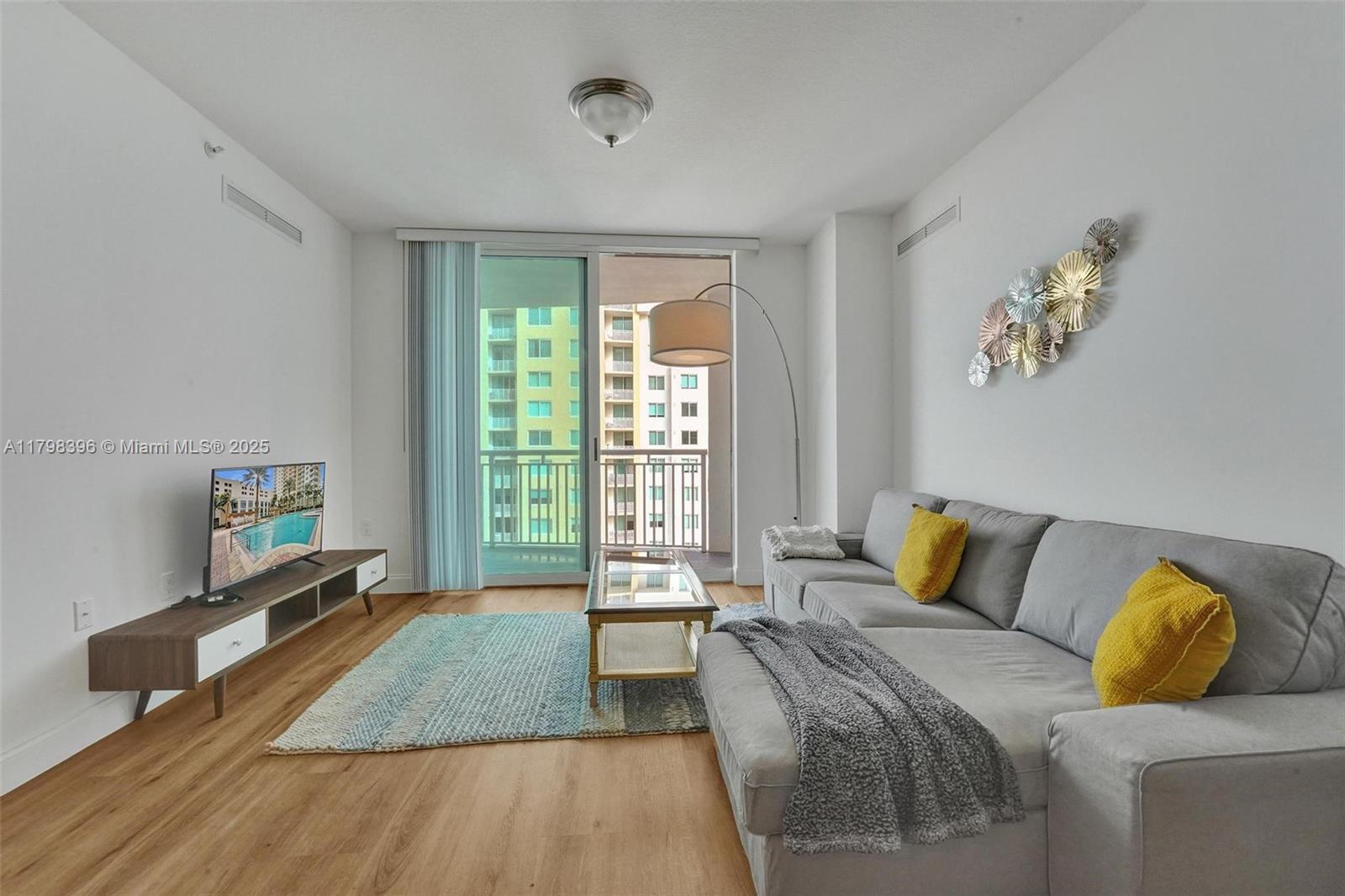 DUO CONDOMINIUM WEST - Residential