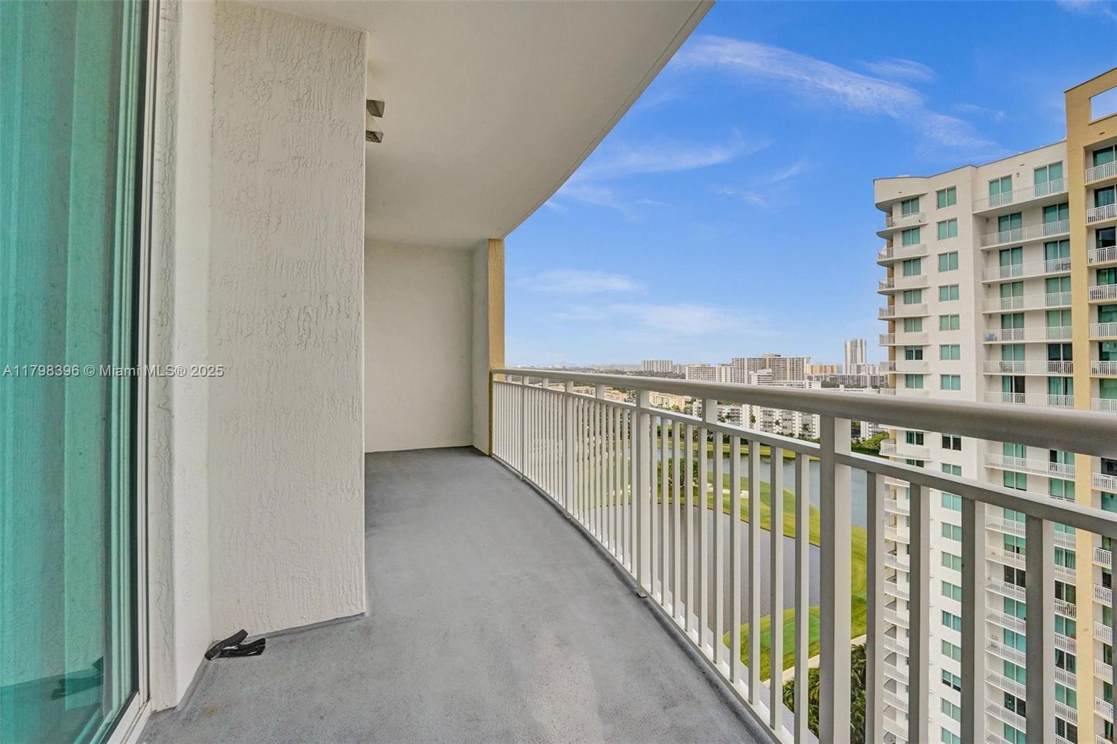 DUO CONDOMINIUM WEST - Residential