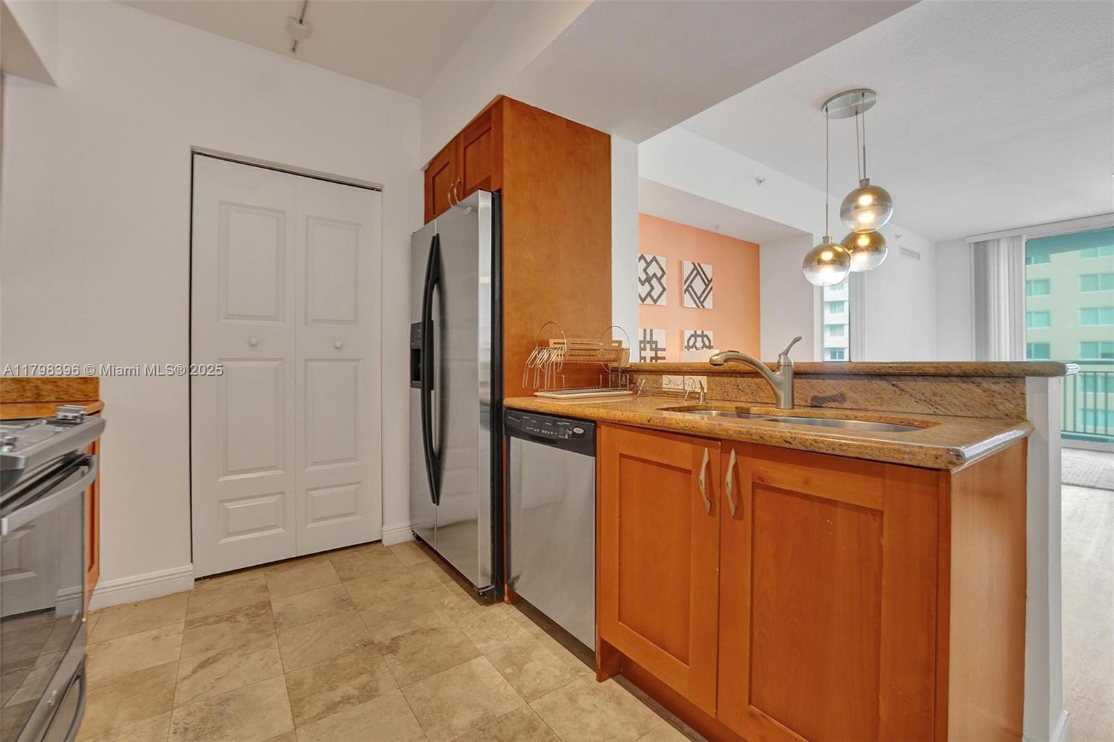 DUO CONDOMINIUM WEST - Residential