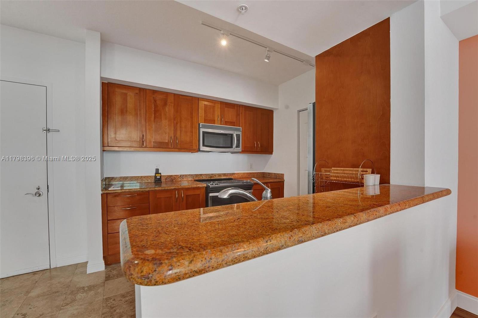 DUO CONDOMINIUM WEST - Residential
