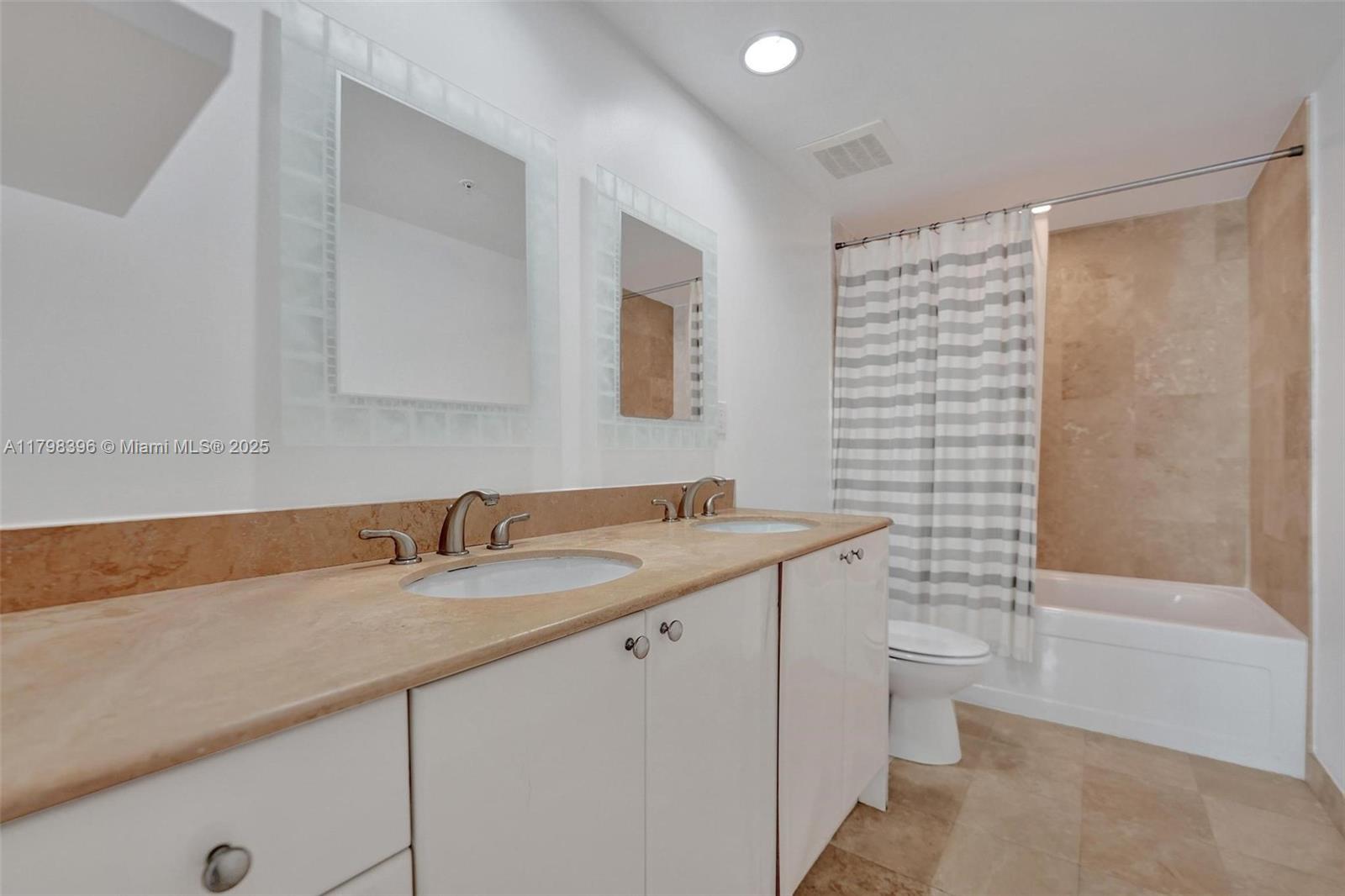 DUO CONDOMINIUM WEST - Residential