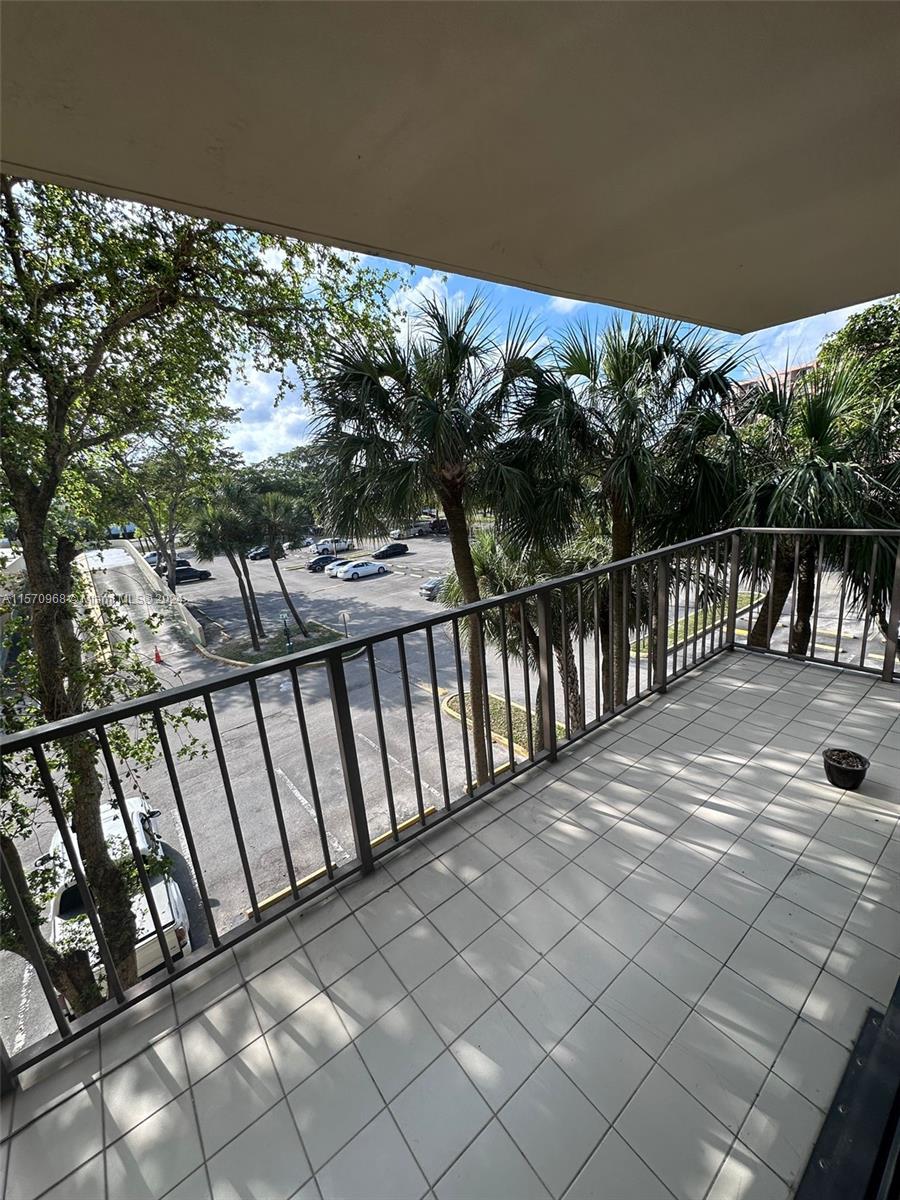 GREENWICH PH I CONDO - Residential