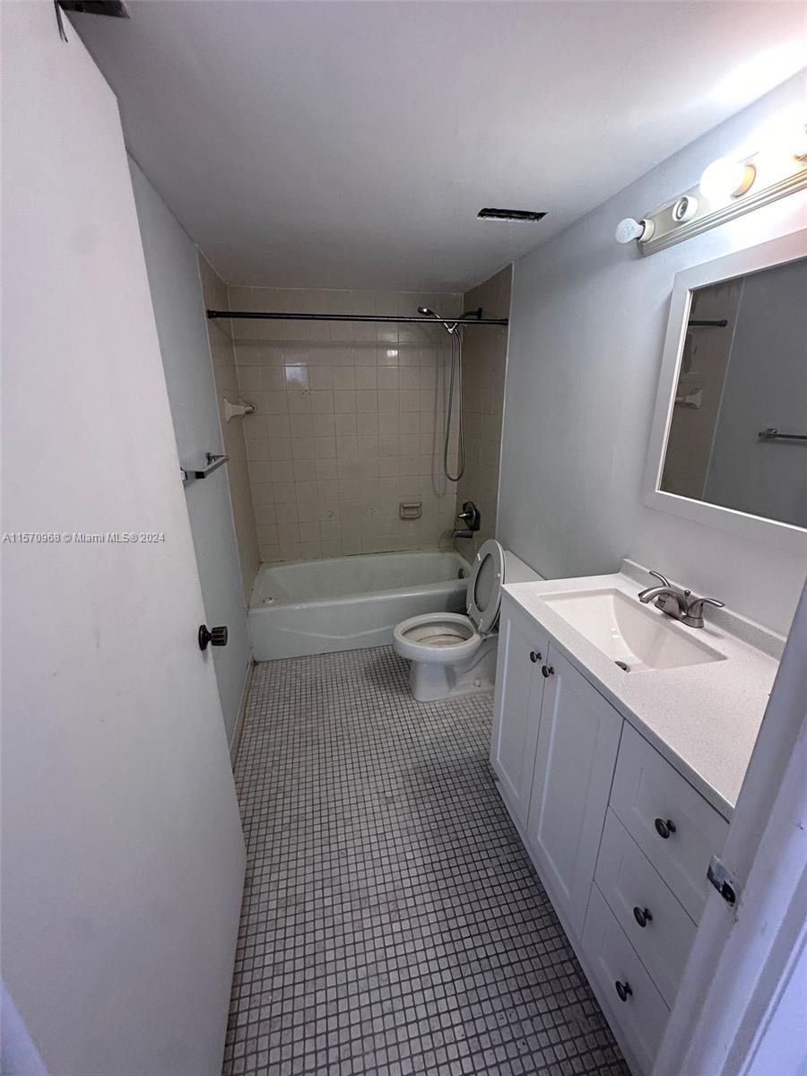 GREENWICH PH I CONDO - Residential
