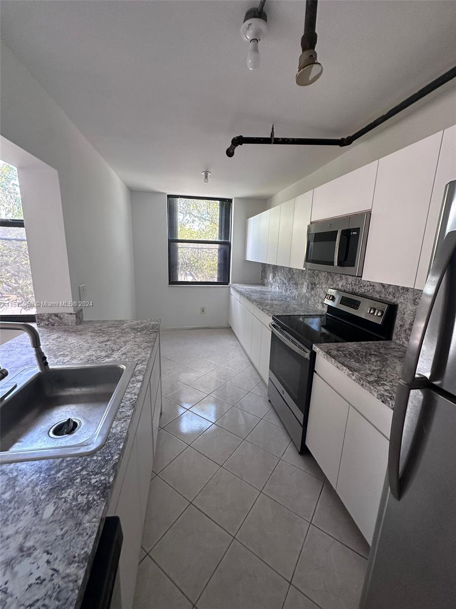 GREENWICH PH I CONDO - Residential