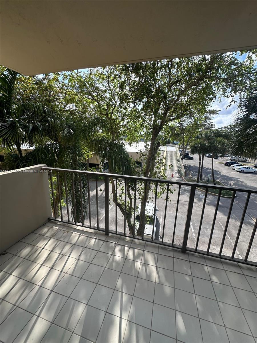 GREENWICH PH I CONDO - Residential