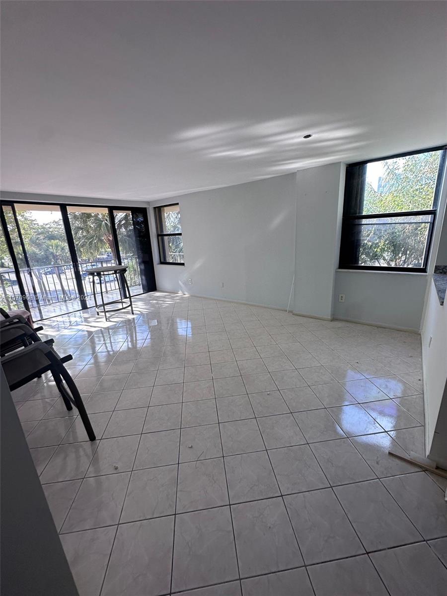 GREENWICH PH I CONDO - Residential