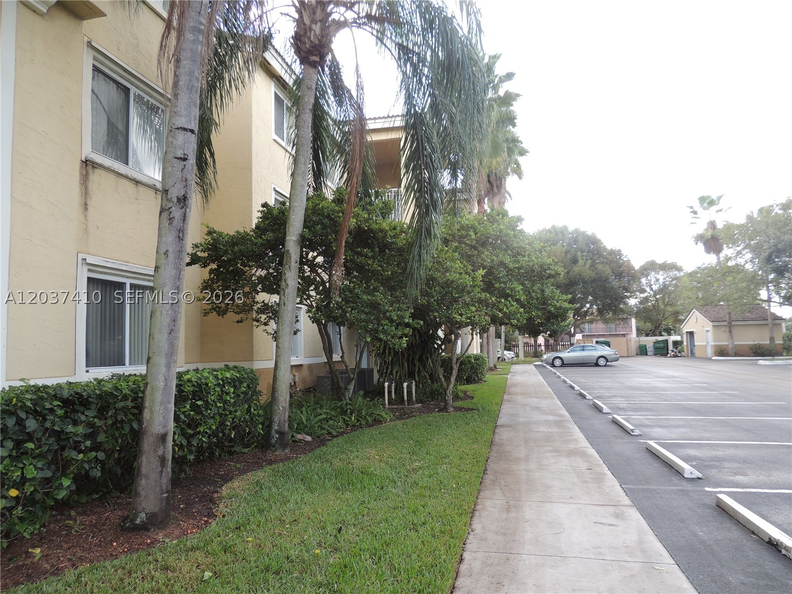 ROYAL GRAND CONDO - Residential