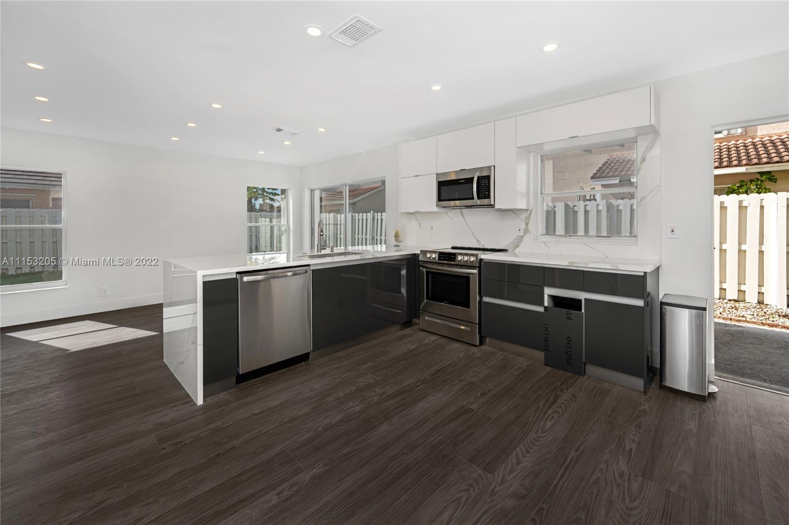 TANGLEWOOD TOWNHOMES - Residential Lease