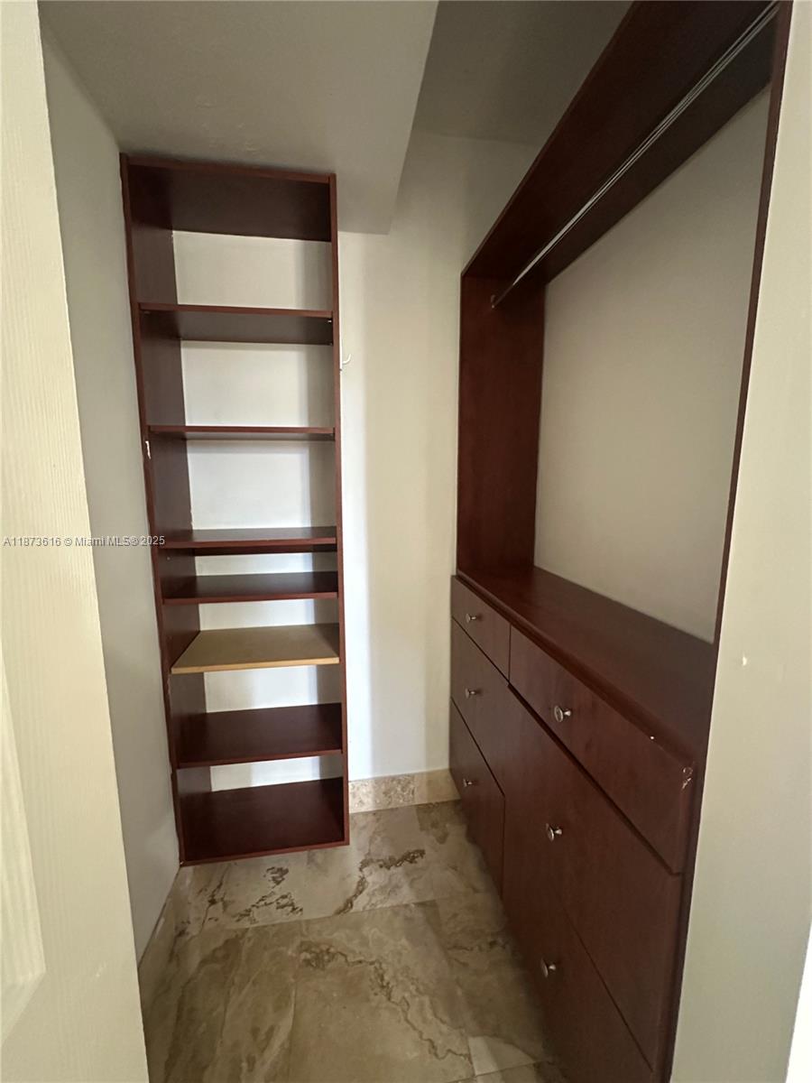 BISCAYNE LAKE GDN BLDG J - Residential Lease