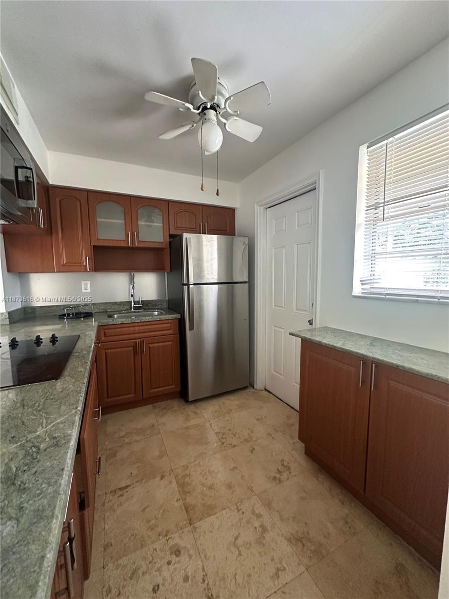 BISCAYNE LAKE GDN BLDG J - Residential Lease