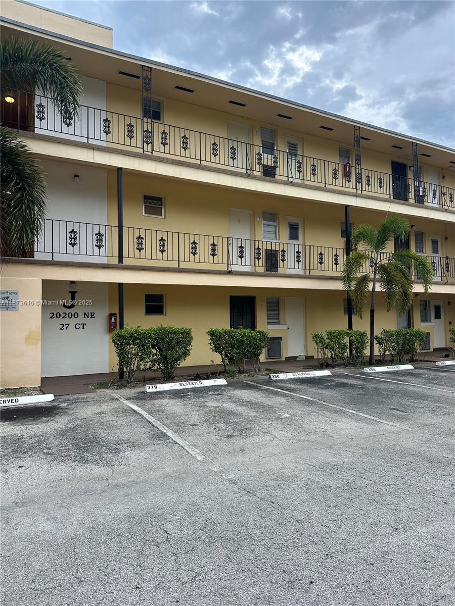 ****LOWEST PRICED UNIT AVAILABLE IN BISCAYNE LAKE GARDENS****ONLY FIRST MONTH AND SECURITY DEPOSIT***Beautifully updated 1 bed 1 bath in the heart of Aventura walking distance to the mall and restaurants. Completely updated with an open kitchen, tile floors throughout and a screened balcony. Community pool and laundry. Community has security patrol and Aventura Shuttle Service. No pets. 1 parking. As per condo association no more than two people can occupy the property. Washer/Dryer in the building NOT in the unit. $500 refundable deposit required by the condo association