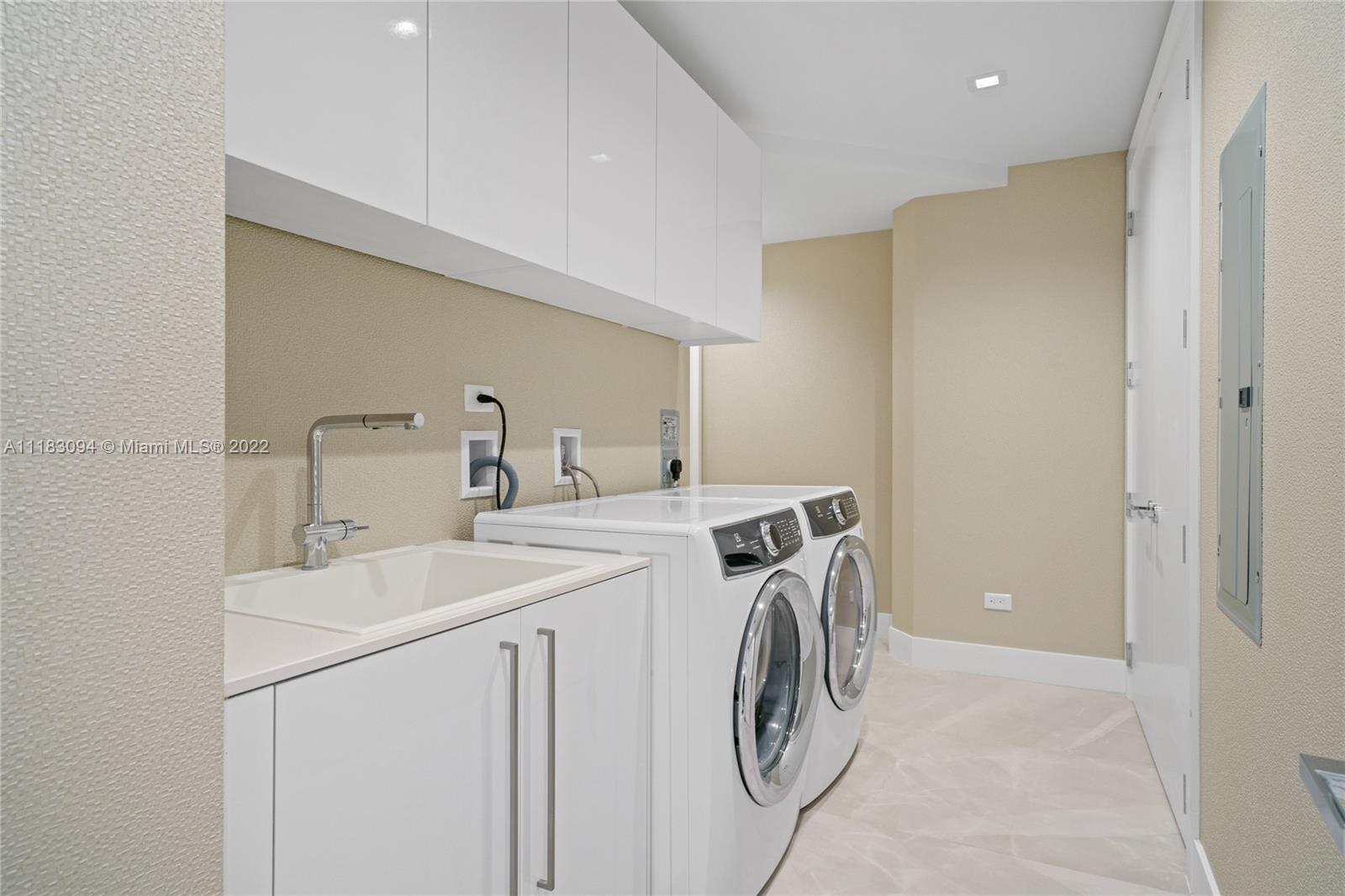 Turnberry Ocean Club - Residential