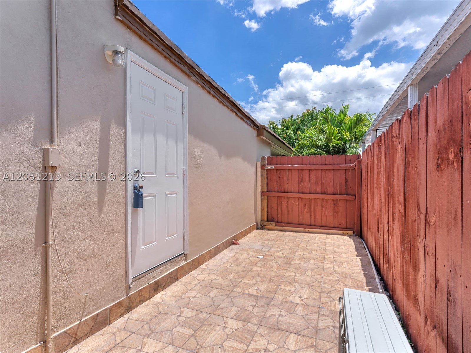 Studio with private entrance available now in a desirable residential neighborhood. Water, electricity, and internet included. Independent air conditioning unit controlled by the tenant. Designated parking space in the driveway.