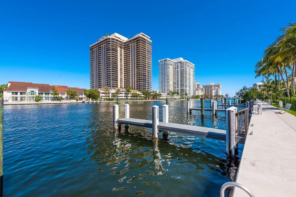GOLDEN GATE ESTATES & MAR - Residential