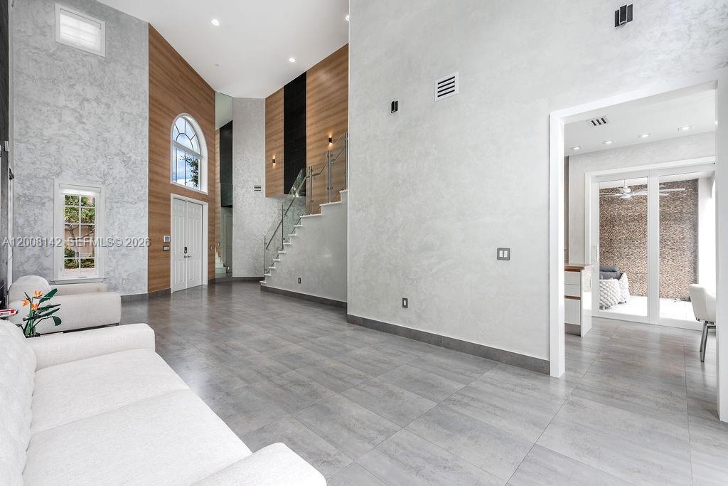 GOLDEN GATE ESTATES & MAR - Residential