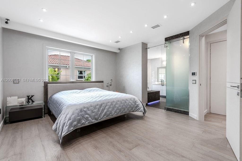 GOLDEN GATE ESTATES & MAR - Residential