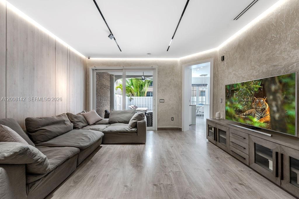 GOLDEN GATE ESTATES & MAR - Residential