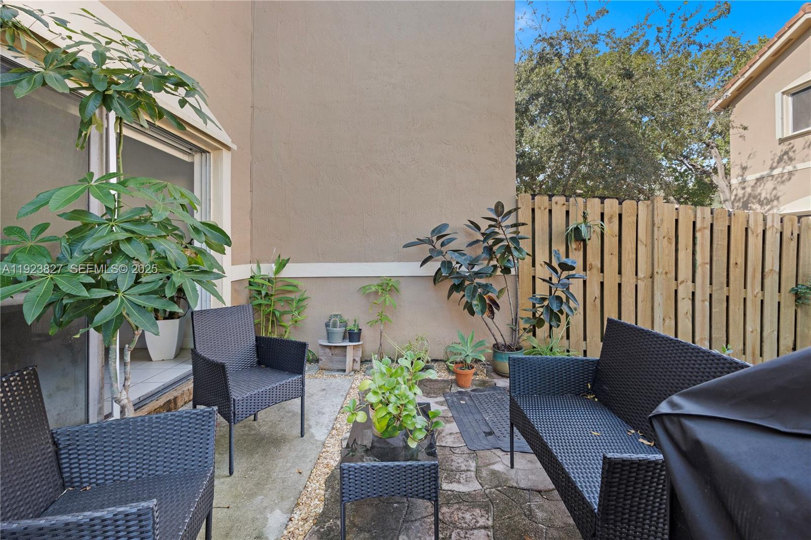 SANTA BARBARA 1ST ADDN - Residential