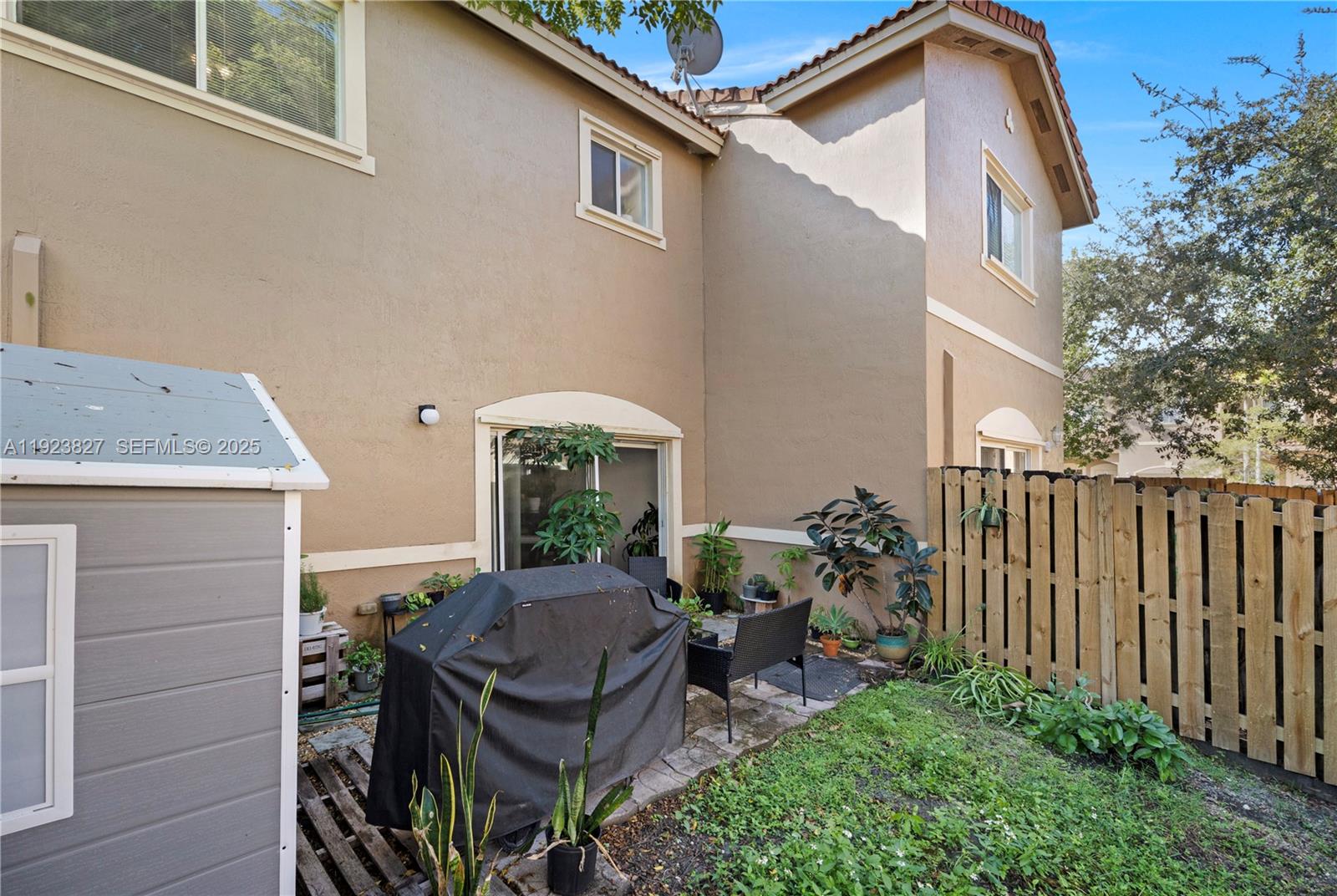 SANTA BARBARA 1ST ADDN - Residential
