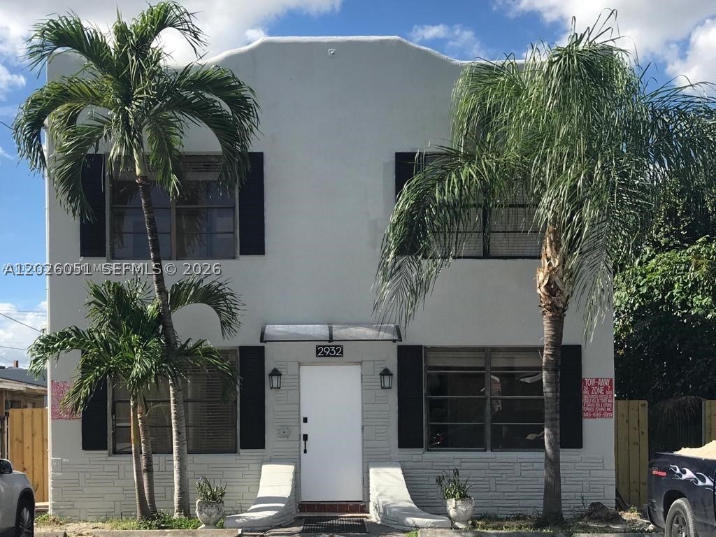Renovated studio with kitchenette on a ground floor in the heart of Allapattah. Very quite street (dead street).
Washer and dryer share in the building and shared backyard. Supermarket around the corner and very close to Wynwood and Health Distric.