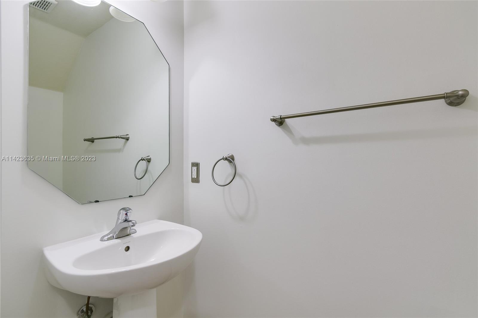 GRAND CYPRESS REPLAT - Residential Lease
