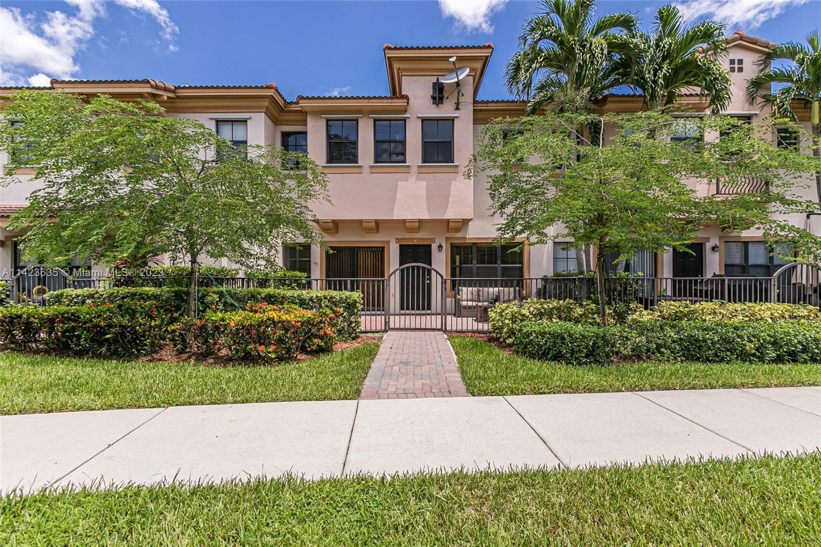 GRAND CYPRESS REPLAT - Residential Lease