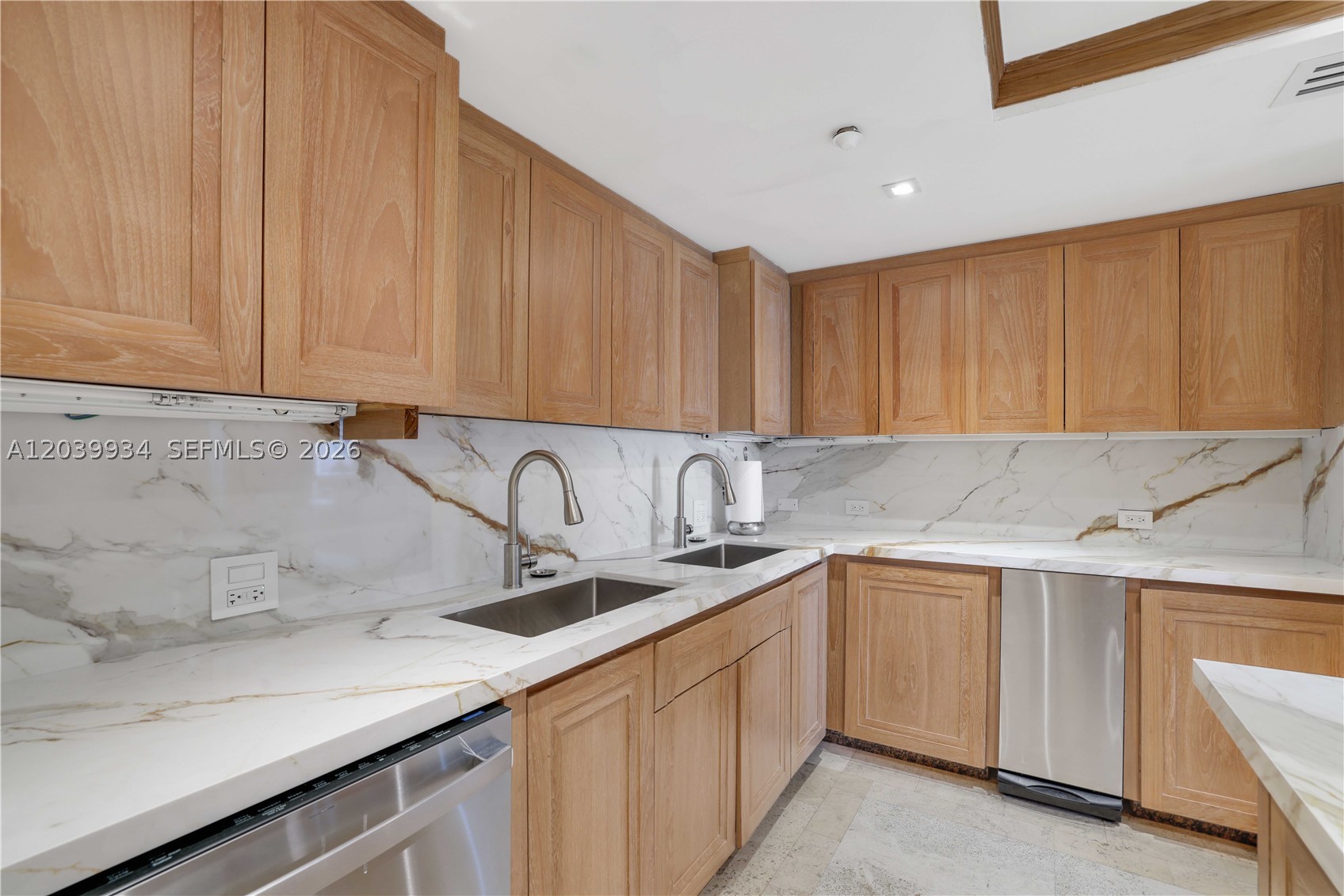 CAPOBELLA CONDO - Residential