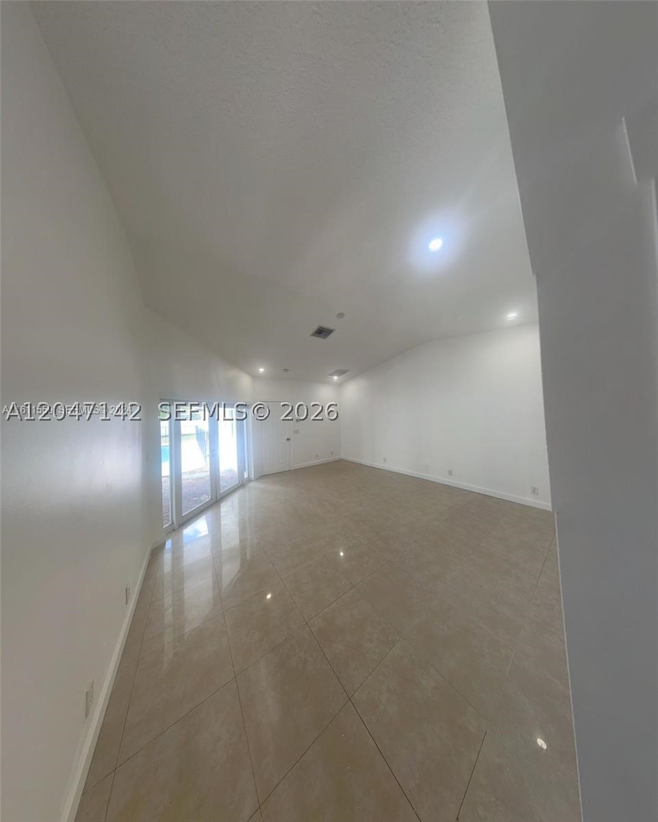 CORAL SPRINGS COUNTRY CLU - Residential Lease