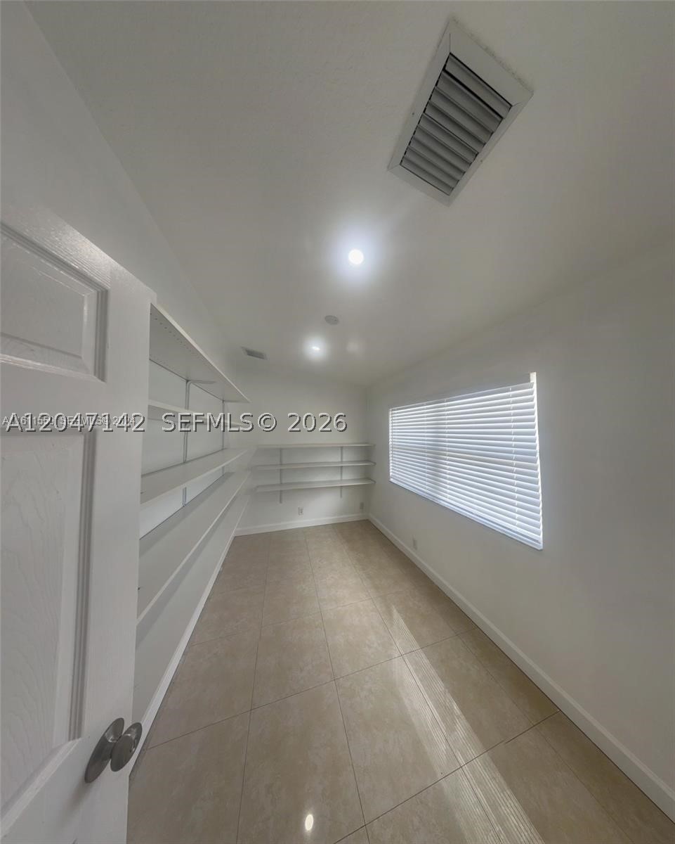 CORAL SPRINGS COUNTRY CLU - Residential Lease