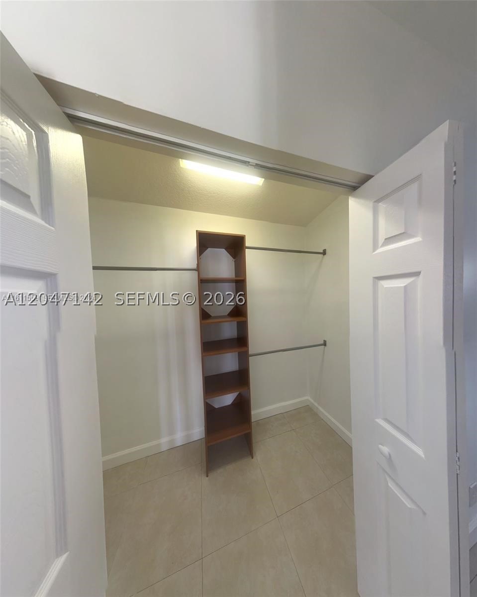 CORAL SPRINGS COUNTRY CLU - Residential Lease