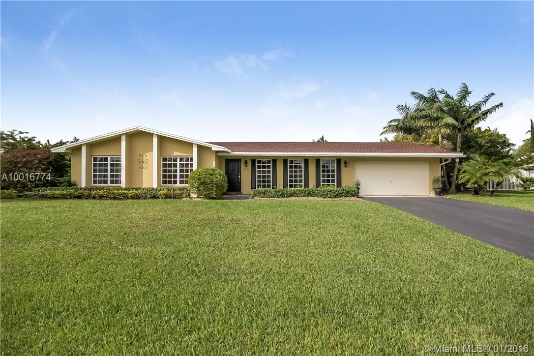 Fall in love with this beautiful home, perfect location, pristine quaint home, ready to move in. Great patio area, sparkling pool, built-in B-B-Que, perfect for entertaining. Upgraded, newer roof, gas range, great kitchen. A dream home do not miss it!