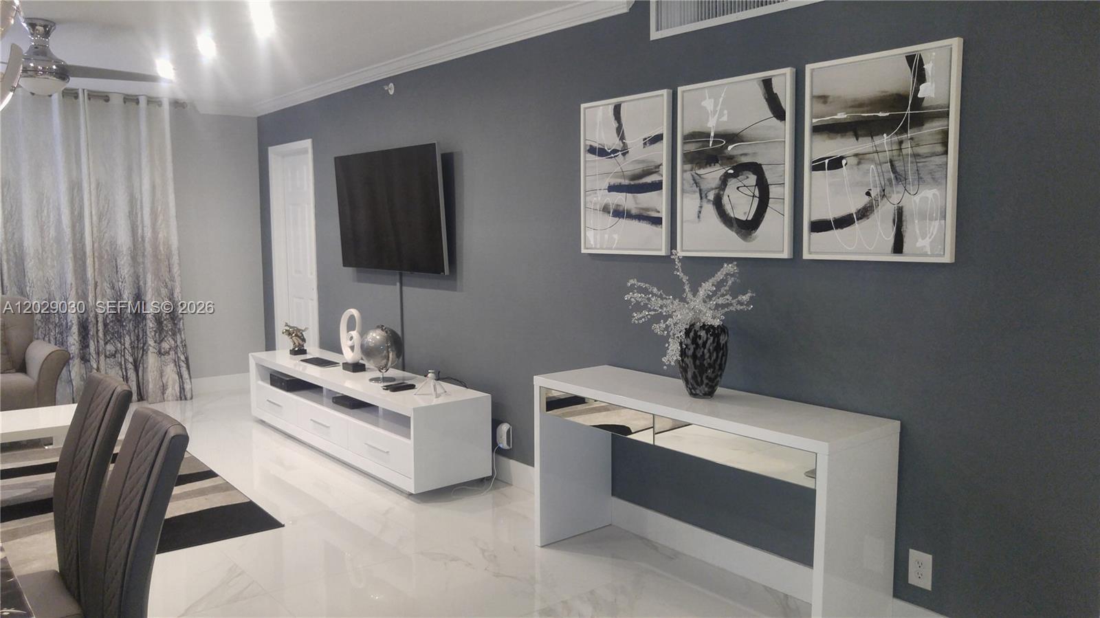 WAVE CONDO - Residential