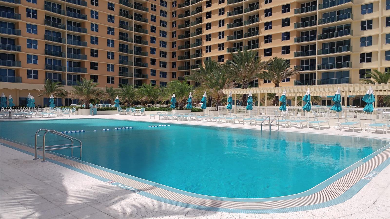 WAVE CONDO - Residential