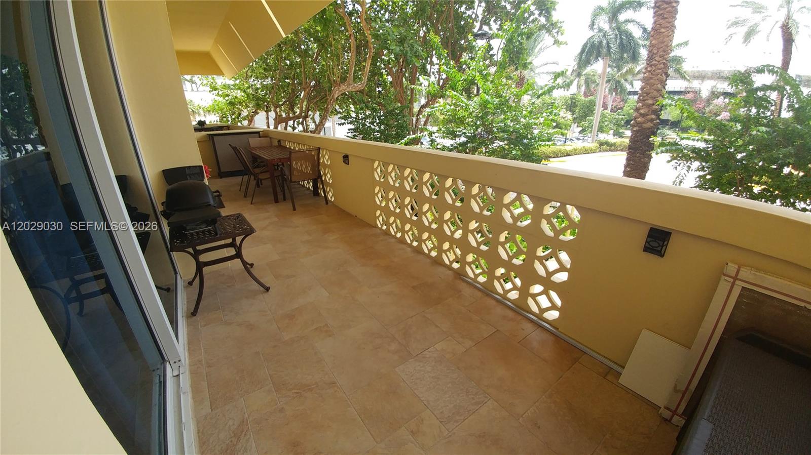 WAVE CONDO - Residential