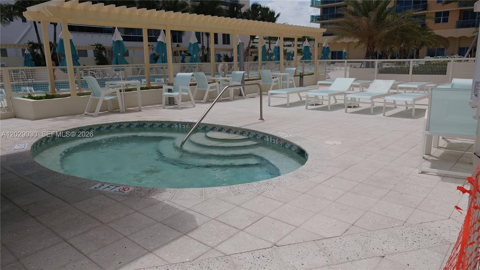 WAVE CONDO - Residential