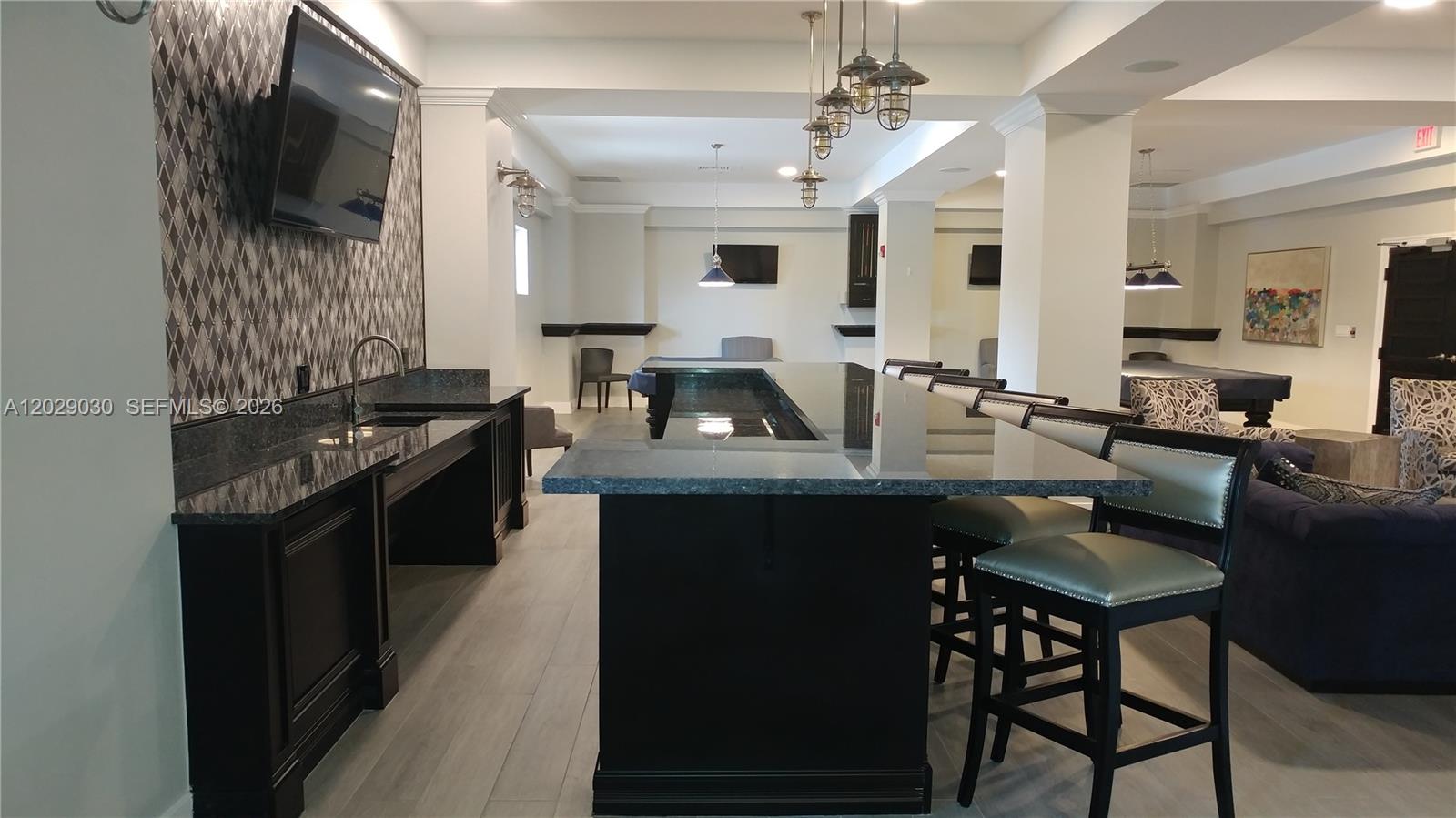WAVE CONDO - Residential
