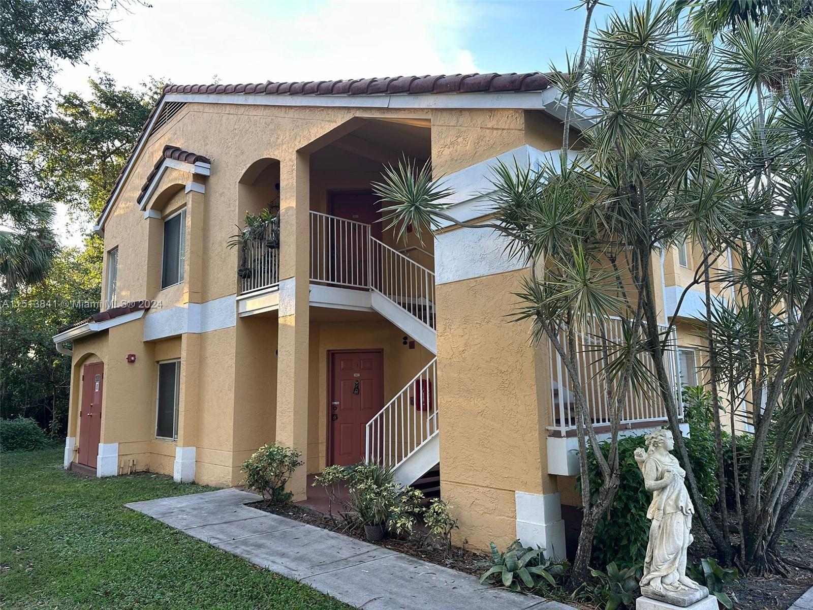 AMAZING AND HUGE CORNER UNIT WITH NEW CARPET / AMAZING PLACE FOR RENT , WALKING CLOSETS BEAUTIFUL UNIT IN THIS QUIET AND GREAT LOCATED BUILDING, CLOSE TO SHOPPINGS CENTERS MALLS AND EXCELLENT SCHOOLS , READY TO MOVE IN!! MUST SEE!! EASY TO SHOW!! USE SHOWING ASSIST!! PLEASE SEND OFFERS BY EMAIL.