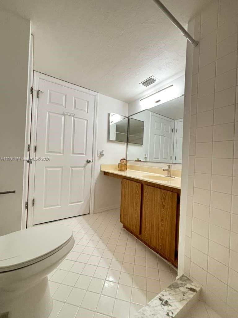 PALM BEACH TRACE CONDO - Residential Lease